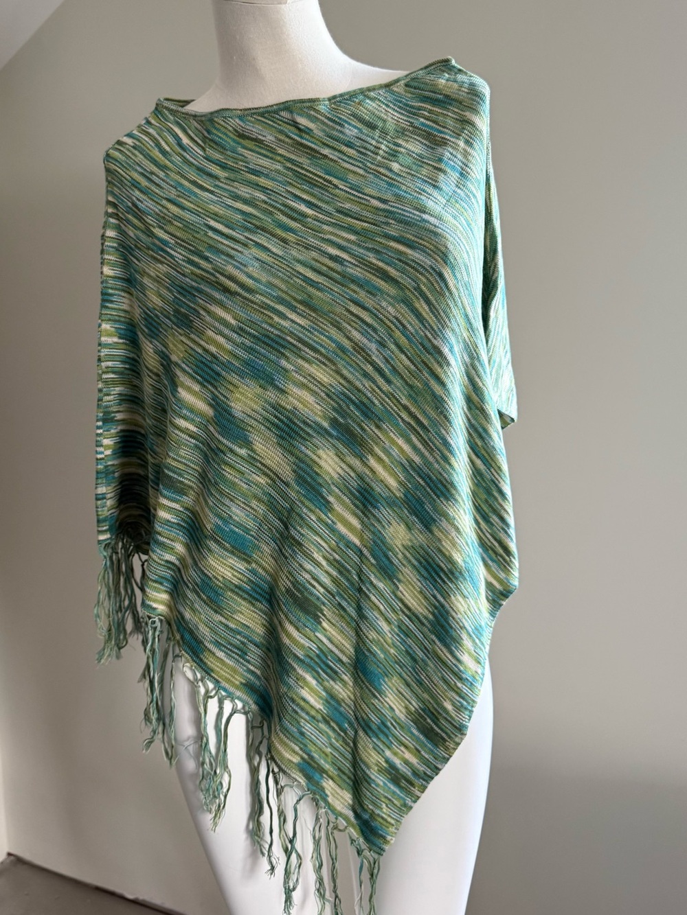 Larry Levine Green Multitone Fringe Poncho Top